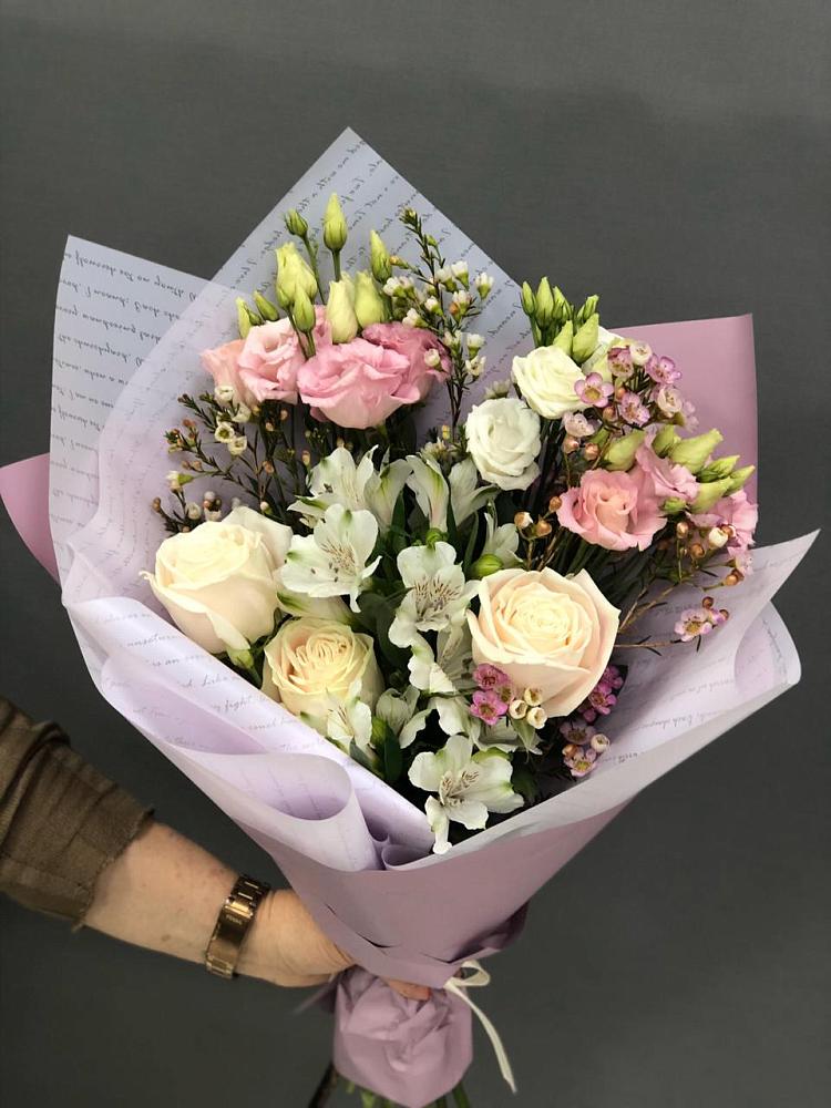 Букет цветов из: Альстромерии, Розы и Лизиантусы в городе Бор