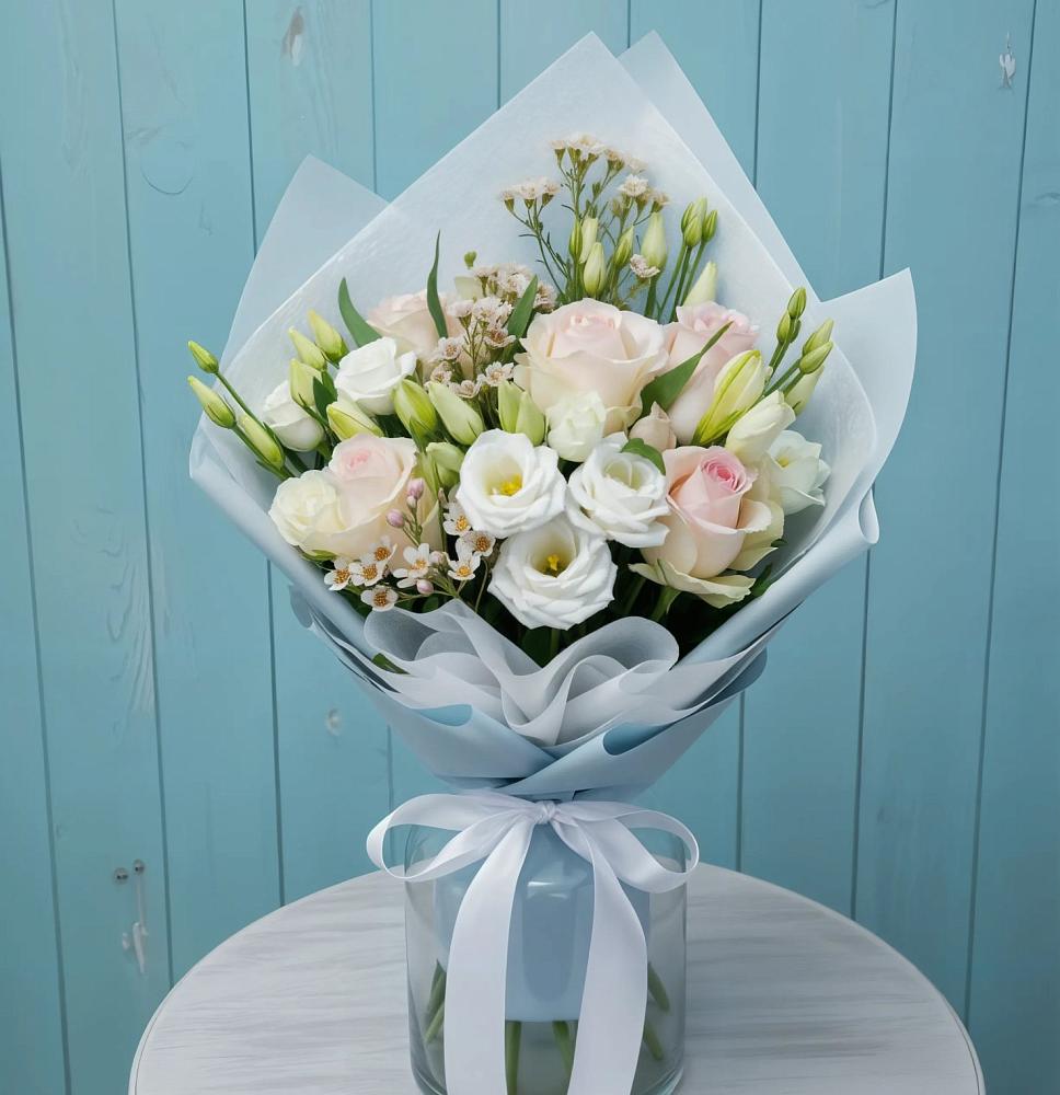 Букет цветов из: Розы и Лизиантусы в городе Бор