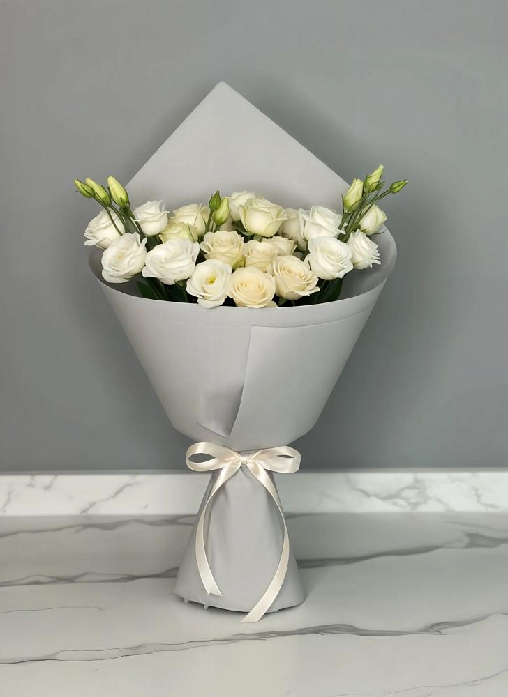 Букет цветов из: Розы и Лизиантусы в городе Бор