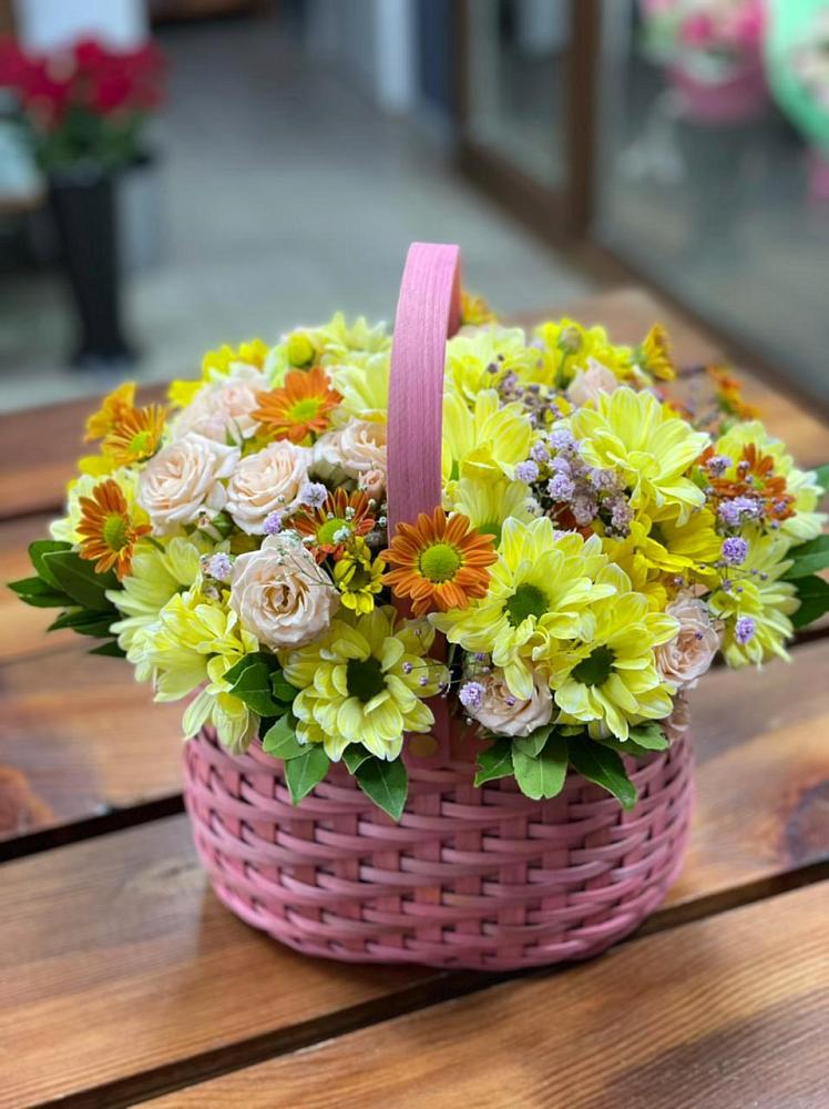 Цветочная композиция из Хризантемы и Розы в корзине в городе Бор